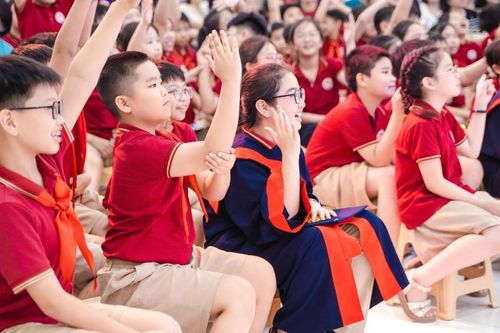 Tiếng Anh từ vạch xuất phát lớp 1 đến mục tiêu ngôn ngữ thứ hai