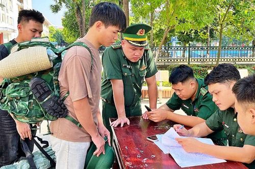 Niềm vui bước chân vào Học viện Biên phòng của chàng trai người Dao biên giới Lào Cai