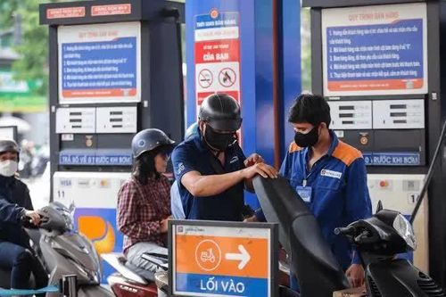 Giá xăng đồng loạt tăng, có loại tăng hơn 700 đồng/lít