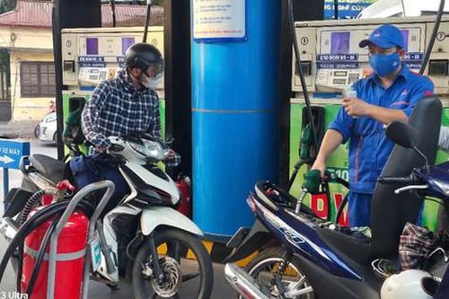 Giá xăng, dầu tăng giảm trái chiều