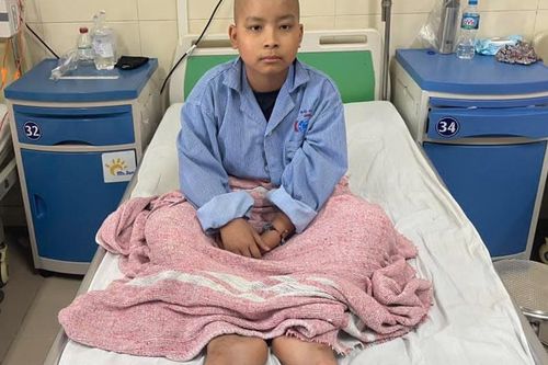 MS 1111: Xót xa bé trai 13 tuổi mắc u não, mẹ mang di chứng chất độc da cam, gia đình kiệt quệ vì tiền chữa bệnh