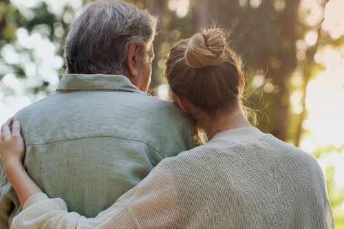Cha hay mẹ ra đi trước: Khoảng trống nào lặng lẽ làm đảo lộn một gia đình?