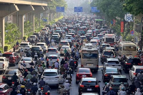 Giao thông Hà Nội 'nghẹt thở' trong ngày đầu trở lại làm việc sau kỳ nghỉ 2/9