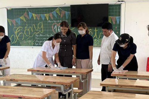 Trước ngày khai giảng, các trường học ở Hà Nội chặn dịch bệnh ngay từ cửa lớp