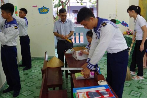 Giữa trùng khơi, Trường Sa rộn ràng trước giờ khai giảng