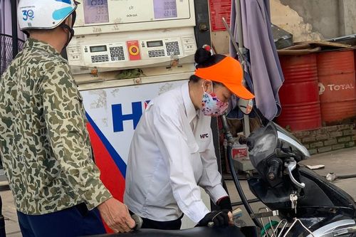 Giá xăng dầu tăng giảm đan xen, E10RON95 lên 23.274đ/lít