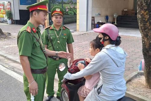 'Nắn' ý thức chấp hành pháp luật giao thông ngay từ cổng trường