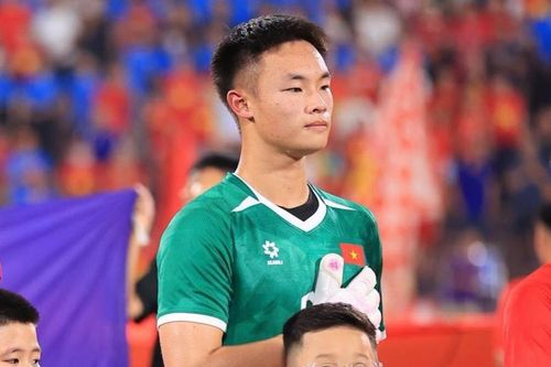 Trọng tài sai khi rút thẻ đỏ thủ môn U20 Việt Nam?