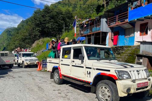 Khách Việt kể 2 tiếng đi trễ giúp thoát trận lũ quét 'tử thần' ở Nepal
