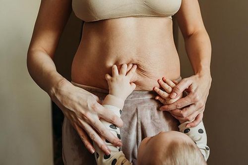 Vì sao vòng 2 khó về dáng sau sinh?