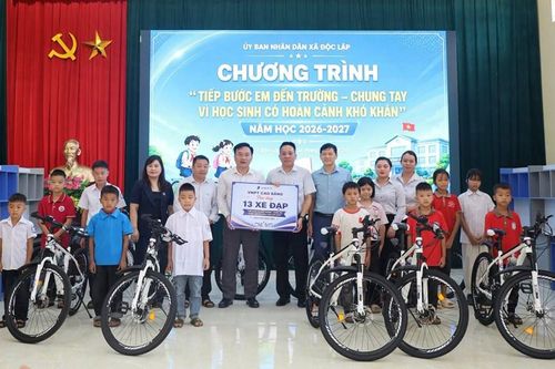 Tiếp sức học sinh khó khăn xã vùng cao Độc Lập bước vào năm học mới
