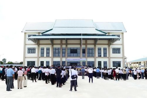Niềm vui trước ngày khai giảng năm học mới ở khu vực biên giới Đắk Lắk