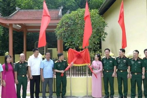 Đón bằng xếp hạng di tích Viện Y học dự phòng quân đội