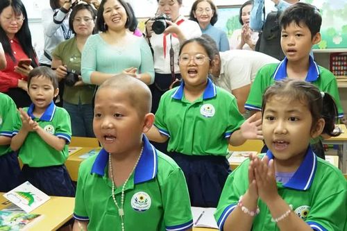[Video] Lễ khai giảng đặc biệt của bệnh nhi ung thư