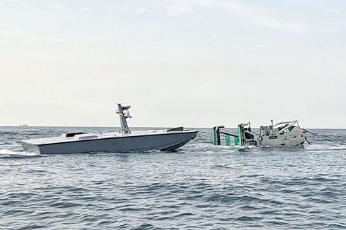 Quân sự thế giới hôm nay (4-9): Hải quân Mỹ dùng robot tiếp nhiên liệu cho USV