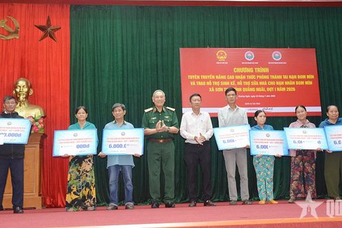 'Bệ đỡ' giúp các nạn nhân bom mìn hòa nhập cộng đồng