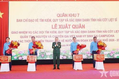 Thượng tướng Lê Quang Minh dự lễ xuất quân các đội tìm kiếm, quy tập hài cốt liệt sĩ tại Campuchia của Quân khu 7