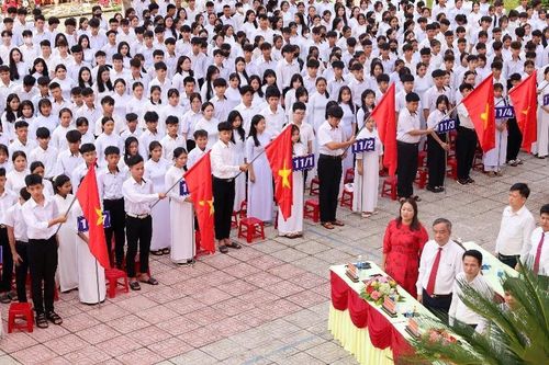 Ai mà không nhớ, ngày khai trường...