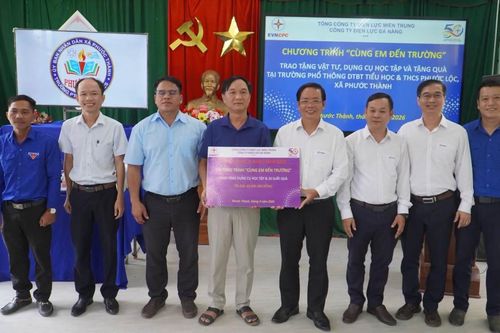 PC Đà Nẵng tổ chức chương trình 'Cùng em đến trường' tại Trường Phổ thông DTBT Tiểu học & THCS Phước Lộc