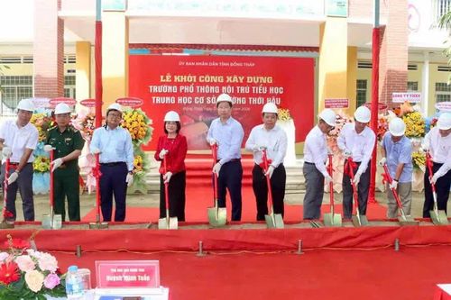 'Cột mốc mềm' nơi vùng biên...
