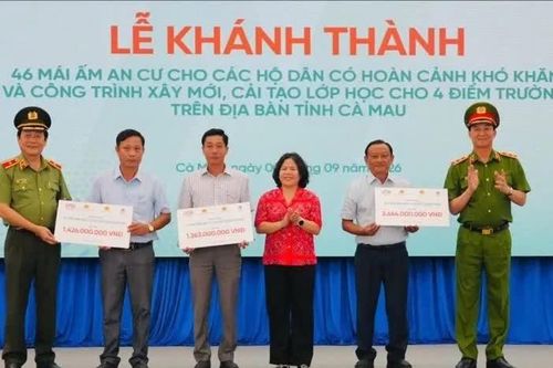 Bộ Công an bàn giao mái ấm an cư và công trình lớp học tại Cà Mau