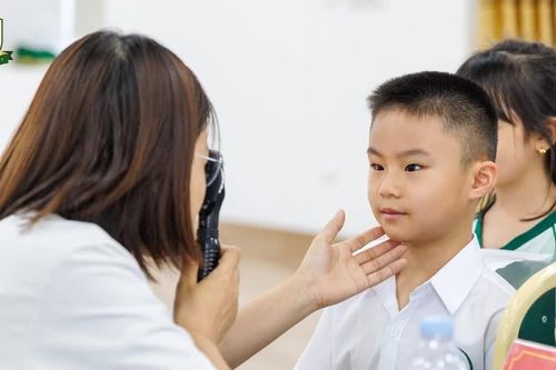 Trường Phổ thông Phùng Hưng chăm sóc sức khỏe cho học sinh từ sớm