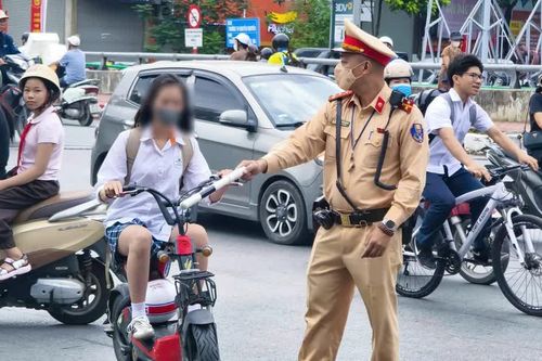 Siết chặt an toàn giao thông cho học sinh ngay từ đầu năm học mới