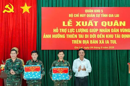 Gia Lai: Chạy đua với mùa mưa lũ, bộ đội giúp dân xây nhà, ổn định cuộc sống
