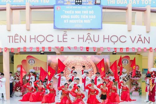 Trước tiếng trống khai trường, nghĩ về 'tiên học lễ'