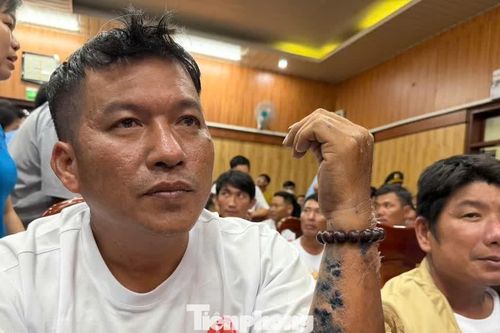 4 ngày 3 đêm lênh đênh giữa biển: 32 ngư dân Đà Nẵng đã sống sót thế nào?