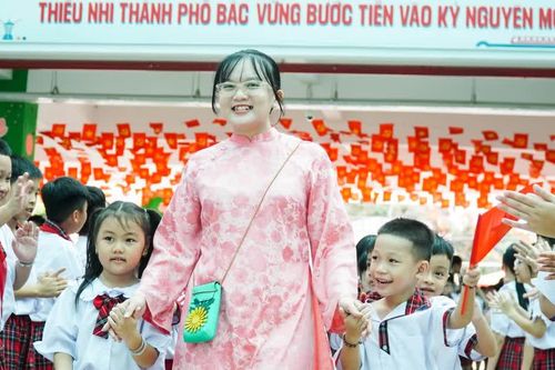 Trường tiểu học 'hồi sinh' từ nền đất nghĩa trang lớn nhất TPHCM rộn ràng tiếng cười