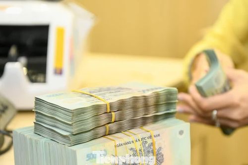 Huy động vốn ngân hàng vượt tín dụng: Sắp có bất ngờ về lãi suất?