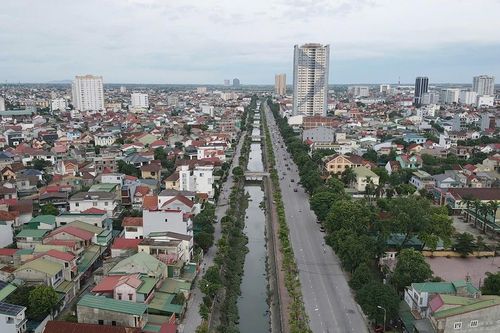 Cận cảnh kênh Bắc đen kịt, hôi thối được đề xuất 'khai tử' để mở đường 10 làn xe