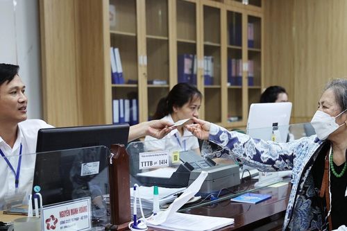 Công chức xã làm cùng lúc 2 vị trí việc làm có được hưởng phụ cấp?