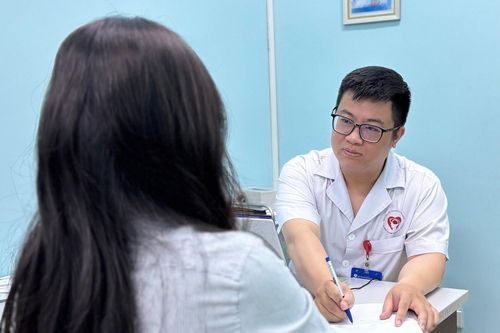 Xem video ngắn 10 giờ/ngày, nhân viên ngân hàng ở Hà Nội phải điều trị tâm thần