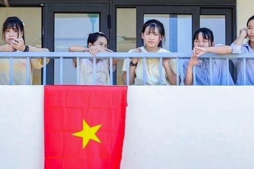 'Trước đây, chúng em chỉ thấy những ngôi trường hiện đại trên tivi'