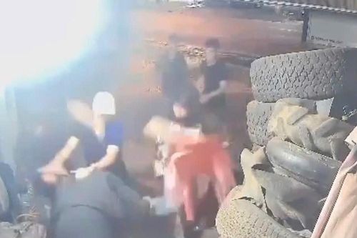 Nhắc nhóm hát karaoke gây ồn, người đàn ông bị đánh nhập viện