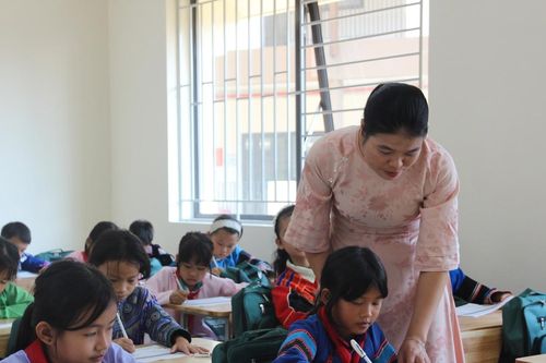 Niềm vui ở điểm cầu chính Mường Khương trước ngày khai giảng