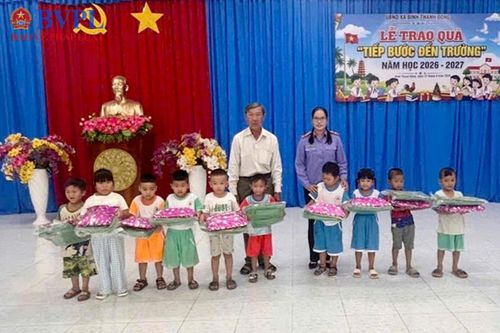 'Tiếp bước đến trường' cùng học sinh khó khăn