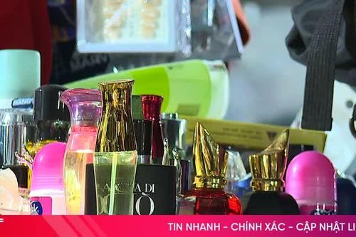 Nước hoa giá rẻ: tiềm ẩn rủi ro về sức khỏe người dùng