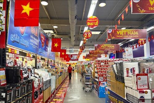 Tiêu dùng trong nước tăng hơn 13%, du lịch tiếp đà bứt phá