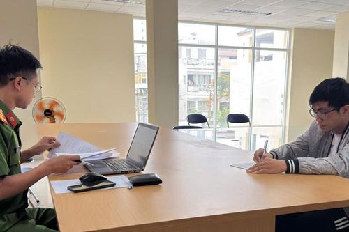 Khởi tố cựu nhân viên ngân hàng lừa đảo bằng chiêu đáo hạn
