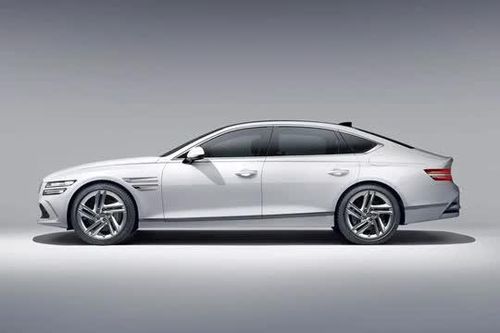 Đối thủ của Mercedes-Benz E-Class trình làng, giá hơn 1,2 tỷ đồng