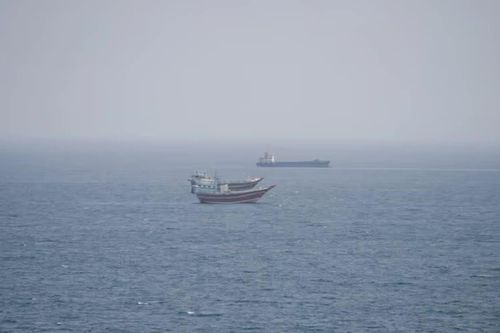 Hàn Quốc tính triển khai khí tài quân sự tới eo biển Hormuz