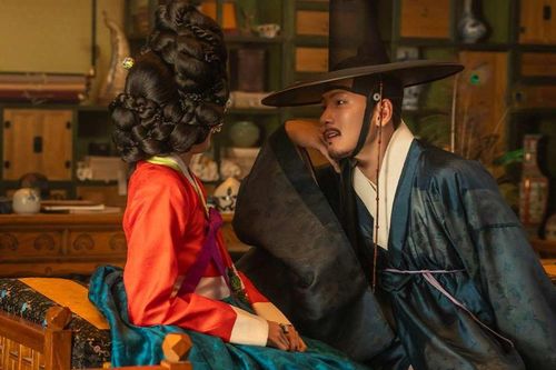 Ji Chang Wook và Nana có mối quan hệ phức tạp trong The Scandal