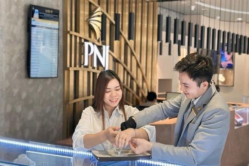 Gia đình bà Cao Thị Ngọc Dung thỏa thuận cho PNJ vay vốn, hỗ trợ quá trình tái thiết