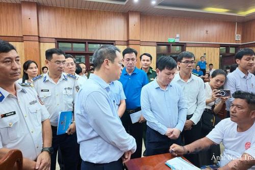 Chủ tịch Đà Nẵng gặp mặt, động viên ngư dân tàu cá QNa 90859 TS bị nạn