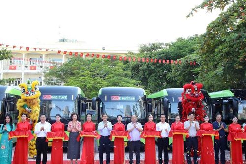 Quảng Ninh khai trương xe buýt đưa đón học sinh miễn phí