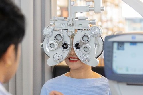 Phát hiện bệnh lý về mắt khi khám sức khỏe chuyên sâu