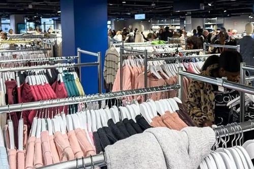 Pháp tăng phí môi trường lên 'thời trang siêu nhanh'
